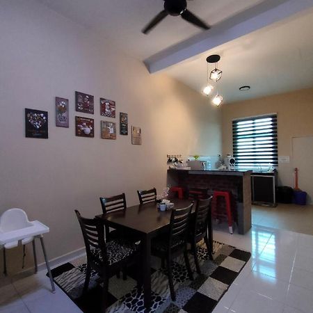 D'Q Putra Homestay Melaka Εξωτερικό φωτογραφία