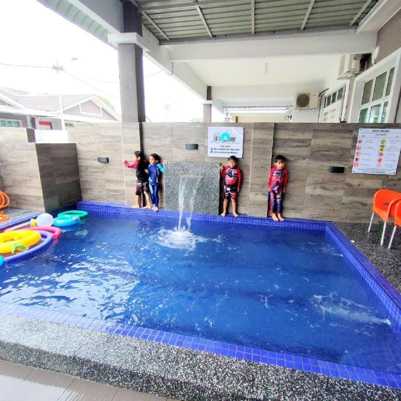 D'Q Putra Homestay Melaka Εξωτερικό φωτογραφία