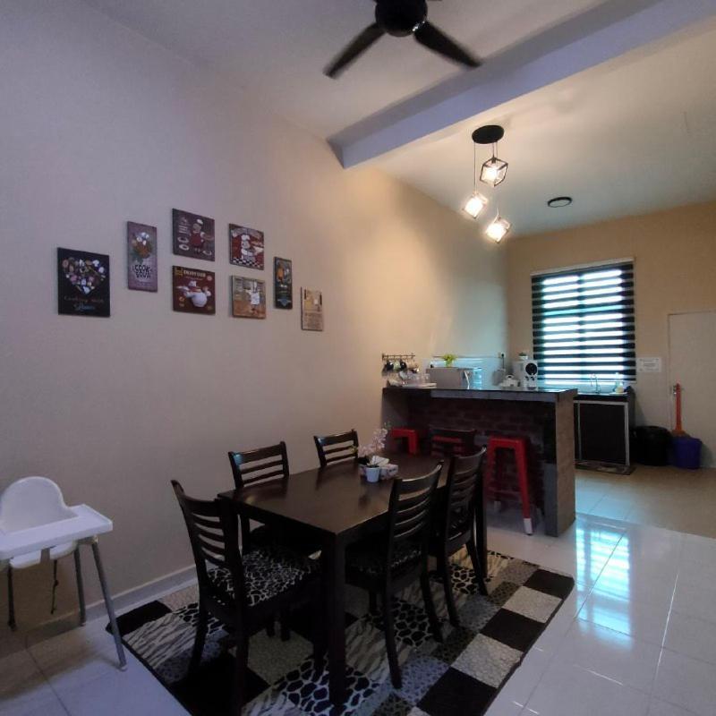 D'Q Putra Homestay Melaka Εξωτερικό φωτογραφία